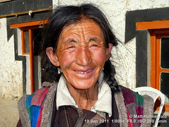 2011-06e Ogling Old Ladakhi Women