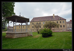 Châtillon-sur-Seine - Jardin de la mairie et du Souvenir français