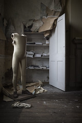 the house of trembling mannequins