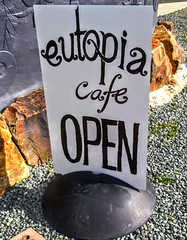EUTOPIA CAFE - KAIWAKA