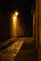 Issoudun alley at night