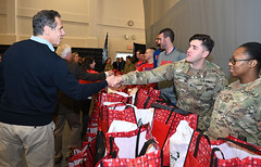 Governor Cuomo Distributes Turkeys at Yes We Can Center