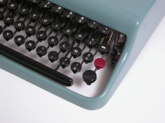 Olivetti lettera 22 portable typewriter Marcello Nizzoli Giuseppe Beccio Compasso d'Oro 1954