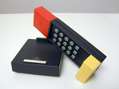 Brondi telefono -  phone Enorme Ettore Sottsass 1987