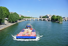 La bateaux sur la Seine