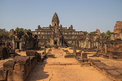 CAMBODGE Angkor  Groupe des roluos BAKONG et LOLEI temple  (IX siécle)