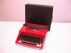 Olivetti Class macchina da scrivere Ettore Sottsass 1989
