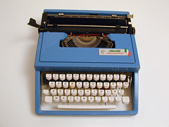 Olivetti Dora Italia 90 macchina da scrivere typewriter Ettore Sottsass 1990
