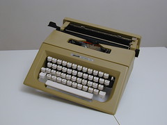 Olivetti Lettera 25 macchina scrivere typewriter Mario Bellini 1974