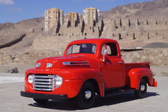 1948 Ford F-1 1/24 diecast made by Maisto