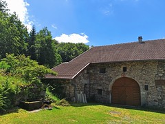 Maison typique des Vosges avec son porche