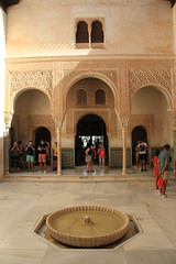 Alhambra con mascarillas