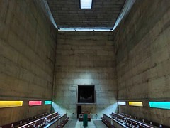 La chapelle et ses puits de lumière
