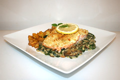 Panko crusted salmon with mushrooms & spinach / Lachs in Panko-Panade mit Spinat-Pilzgemüse