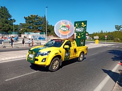 Tour de France 2020 / 6eme étape le Teil/Mont Aigoual / Passage de la caravane publicitaire à Alès
