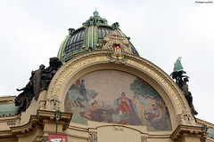 A la Maison municipale de Prague ("Obecní dům")