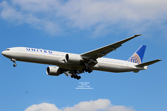 United Airlines - N2747U