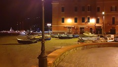 Liguria. Una sera sul lungomare a Laigueglia (Savona)