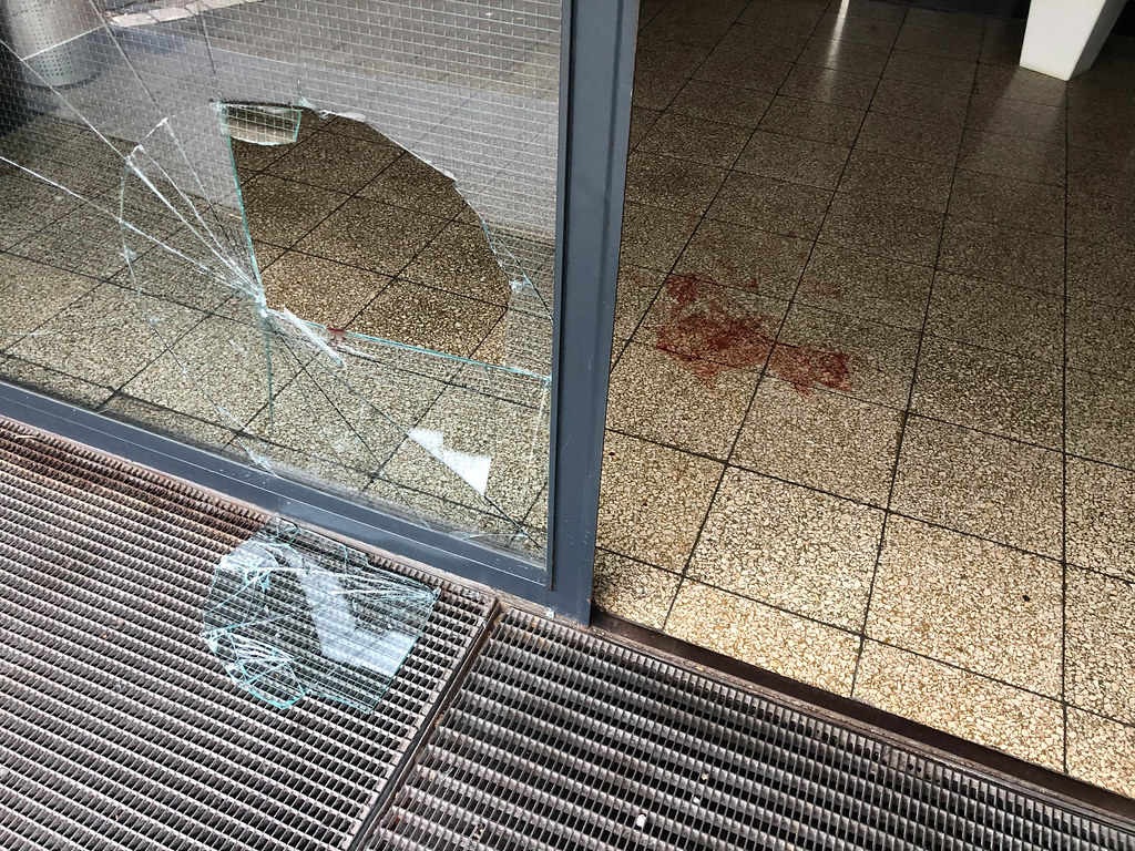 Suspicious signs: Broken doorglass and blood on the floor