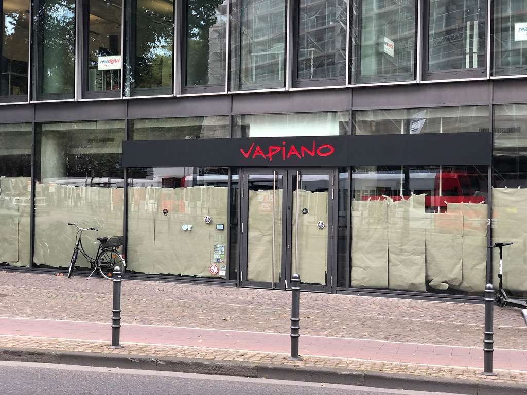 Vapiano in 2020 pleite gegangen: die Schaufenster einer ehemaligen Filiale der Restaurantkette in Köln