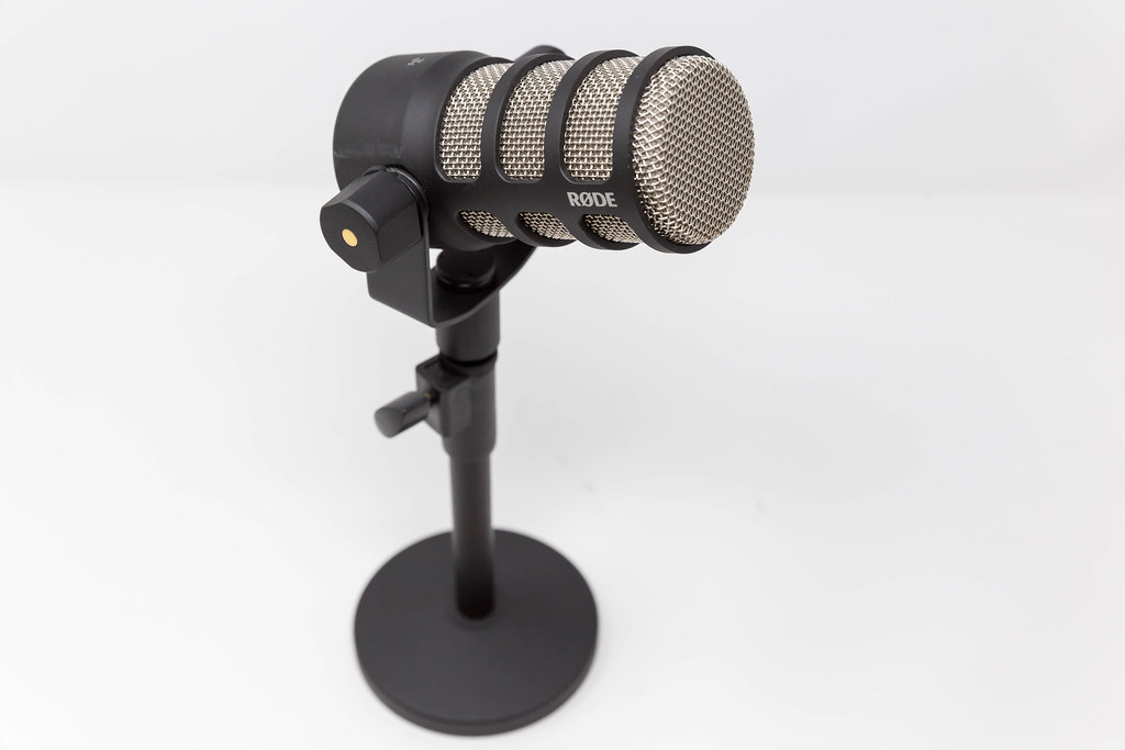 Podcast gear: dynamic microphone optimised for speech applications. Podmic by RØDE