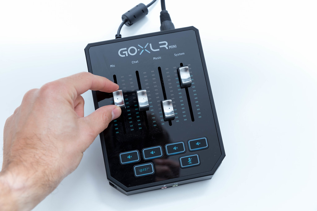 GoXLR Mini: Mixer & USB Audio Interface for Streamers, Gamers & Podcasters