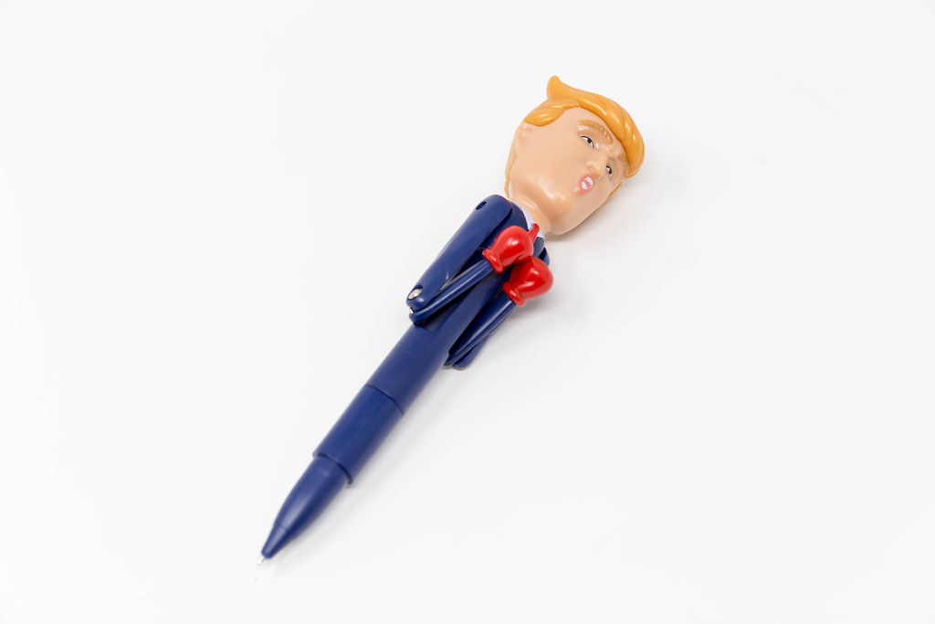 Donald Trump stress relief talking boxing pen with real voice of the US President and red boxing gloves