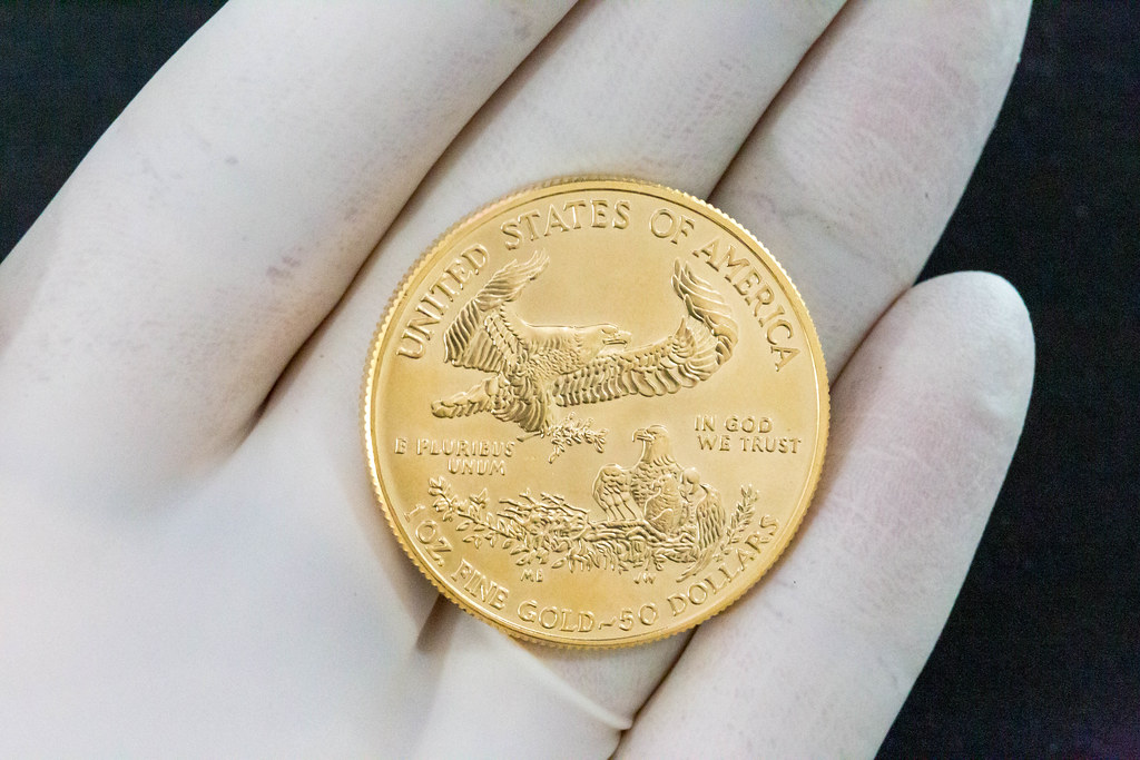 50 Dollar Eagle 2020 Goldmünze als Sammlerstück zeigt Weißkopfseeadler mit Ölzweig von Miley Busiek auf der Rückseite