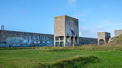 Les 7 Bigoudènes sur mur de béton de 8 mètres de haut