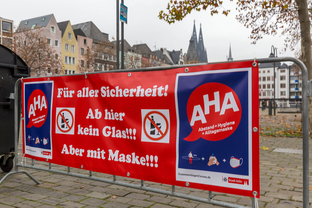 Maskenpflicht, Abstandsregeln, Glasverbot: 11.11.2020, Karneval in der Corona-Zeit in Köln
