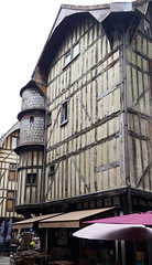 Troyes et églises à pans de bois de Champagne
