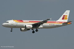 EC-HUJ_A320_Iberia_-