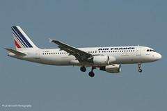 F-GKXK_A320_Air France_old cs