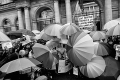 Gilets Jaunes, parapluie, soutien à Moun