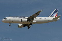 F-GKXB_A320_Air France_-