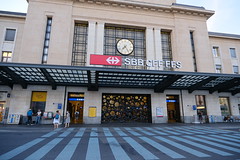 Porte principale @ Place Cornavin @ Gare de Genève-Cornavin @ Genève