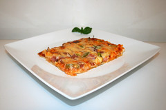 Salami, bell pepper & onion pizza / Salami-Paprika-Zwiebel-Pizza