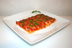 Pizza with salami, bell pepper & onion / Pizza mit Salami, Paprika & Zwiebel