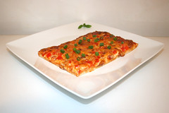Pizza with salami, onion & bell pepper / Pizza mit Salami, Zwiebel & Paprika
