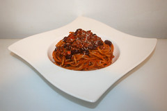 Spaghetti with minced tomato bean sauce / Spaghetti mit Hackfleisch-Bohnen-Tomatensauce