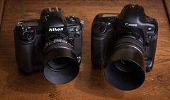 Nikon D1 (1999-2000)  / Canon EOS-1D (2001)