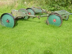 Lawnmowers & Grass Cutting Machinery 