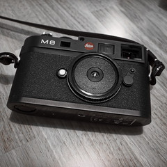 Leica M8 + "Disposable Camera Lens" 30mm F/10 Body Cap Lens Pancake Lens Street Photography (Leica M Mount)
