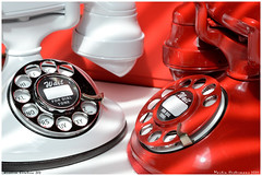 Telephone design Western_Electric_202 white-red-black