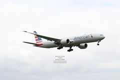 American Airlines - N729AN