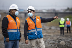 221121 Municipalidad de Lima supervisa trabajos de descolmatación en el río Rímac