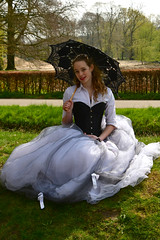 190414 Haarzuilens - Elfia 2019 - Girls in white Dresses with black Umbrellas #