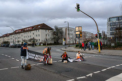 2022-01-28 LastGen Blockade Prenzlauer Promenade