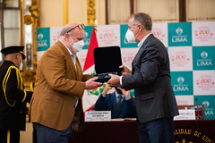 260322 Alcalde Jorge Muñoz entrega reconocimiento por el día mundial del teatro