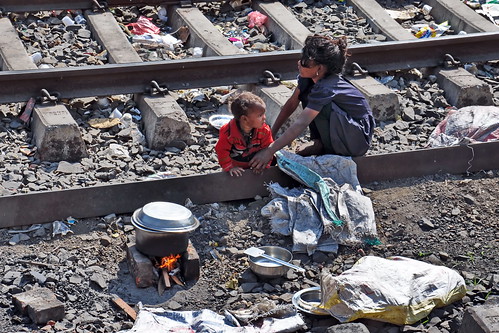 India - Bihar - Gaya Junction - Children Cooking Food Beside Railway Track - 4